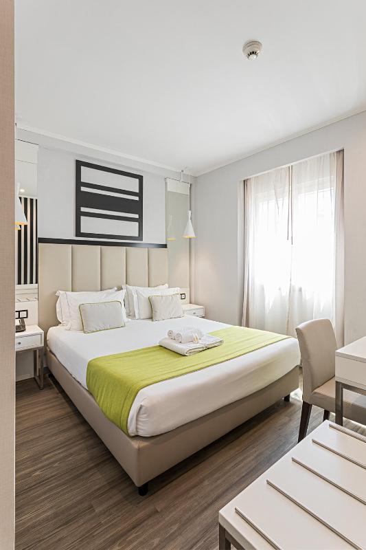 Standard Double Room image 3