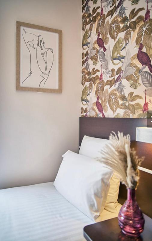 Single Room image 3