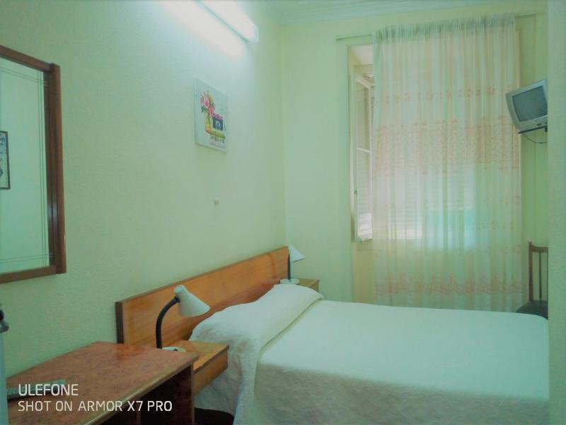 Double Room image 3