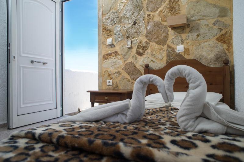 One-Bedroom Apartment (3 Adults) image 4