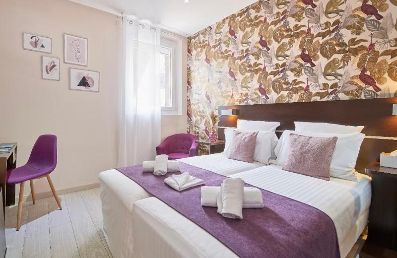 Double or Twin Room image 4