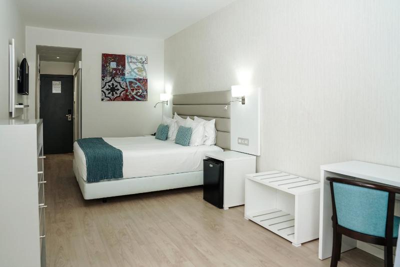 Standard Double Room image 3