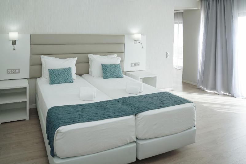 Family Room with Side Sea View image 4