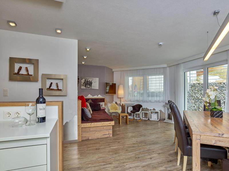 Three-Bedroom Apartment with Terrace image 1
