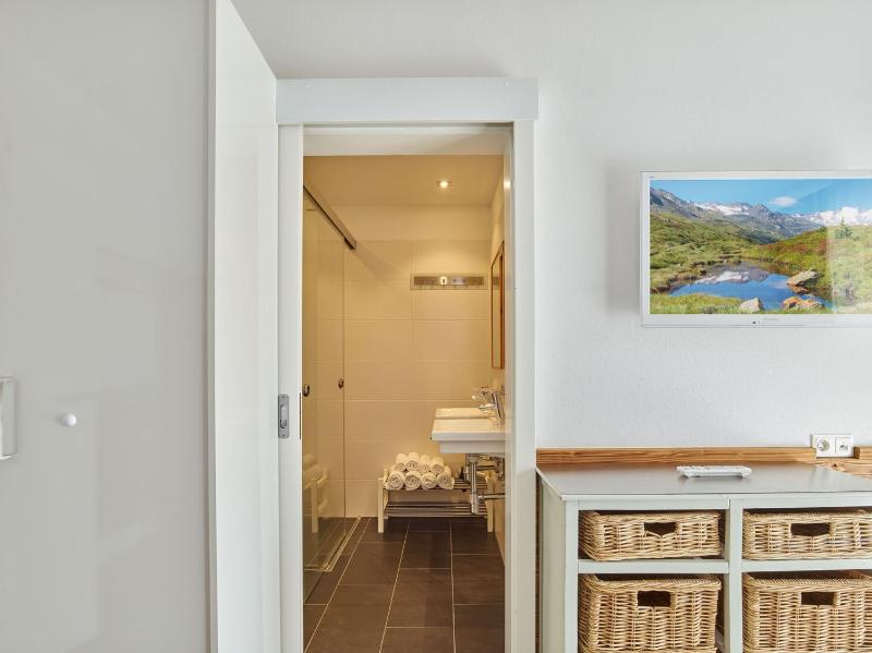 Three-Bedroom Apartment with Terrace image 4