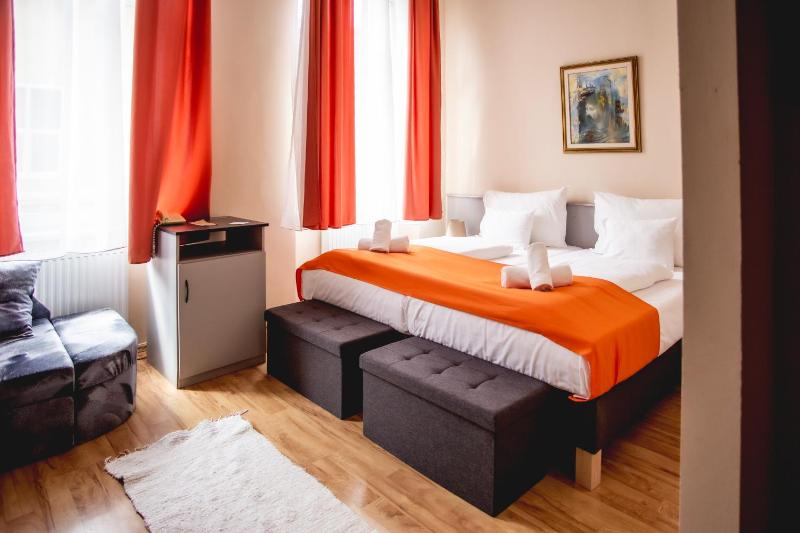 Standard Double Room image 3