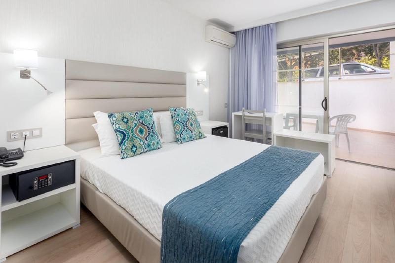 Double Room - Lower Floor image 1
