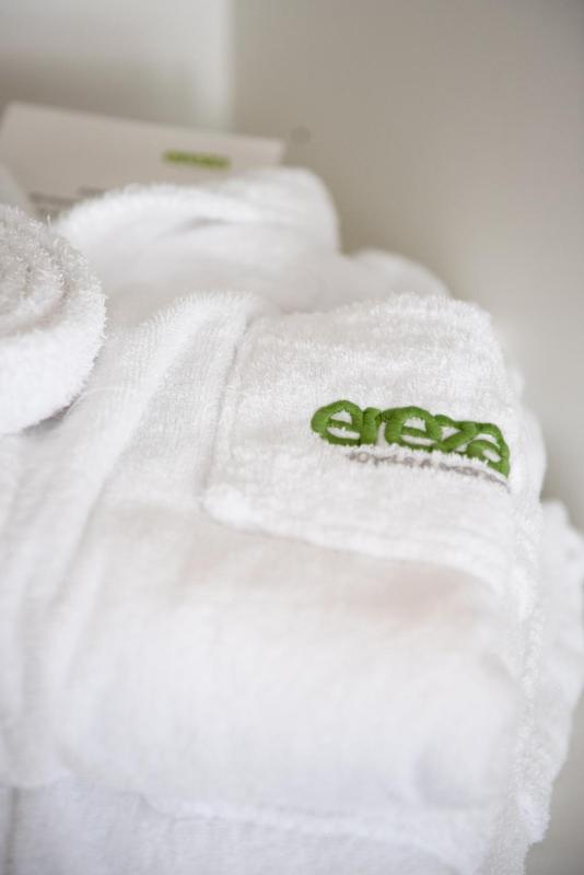 Double or Twin Room with Sea View image 3