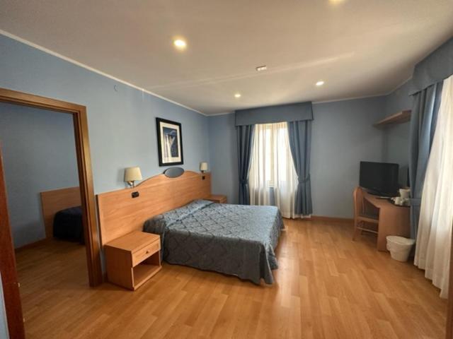Standard Family Room image 1