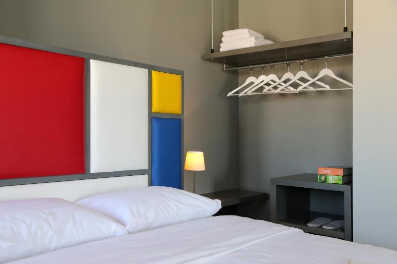 Superior Triple Room with Sea View image 2