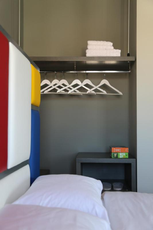 Superior Triple Room with Sea View image 3
