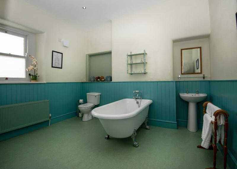 Two-Bedroom House image 3