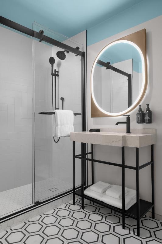 Standard Room image 2