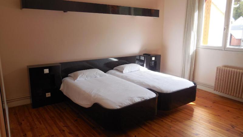 Triple Room with Shower image 4