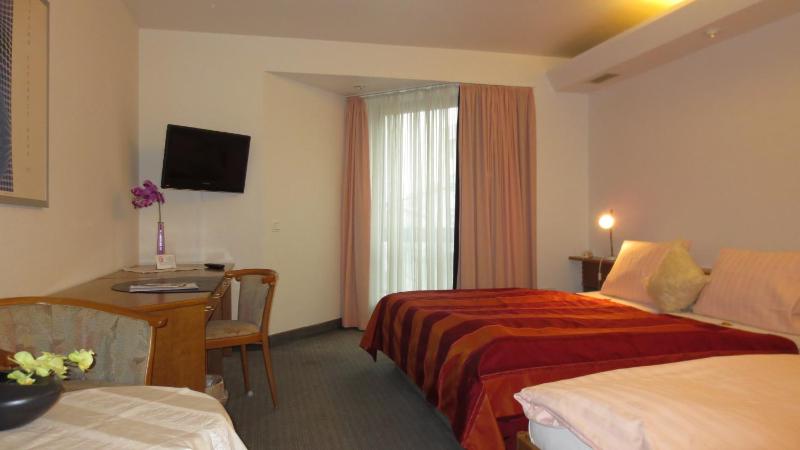 Comfort Triple Room image 3