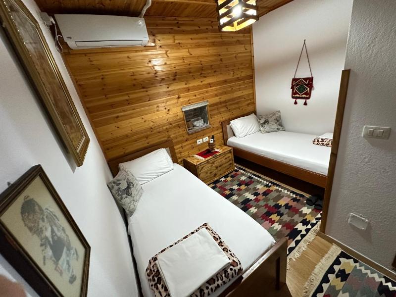 Twin Room with Mountain View image 2