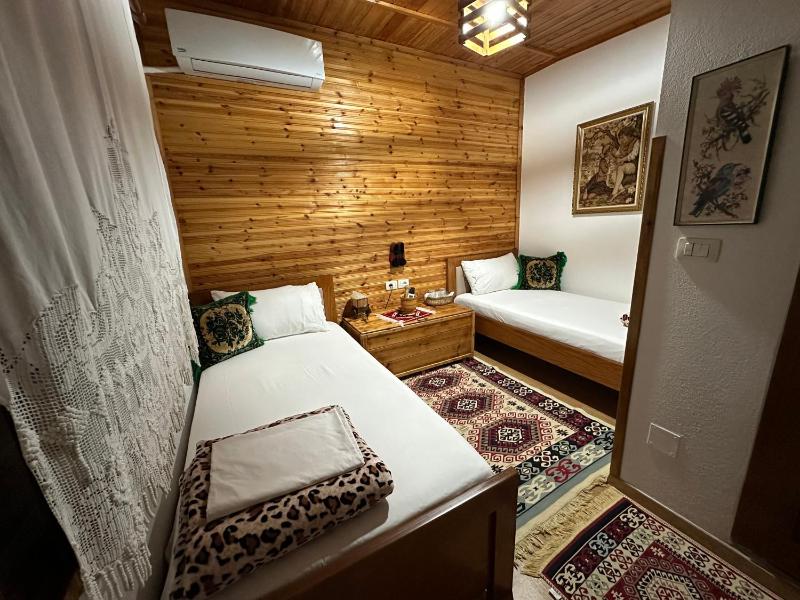 Twin Room with Garden View image 3