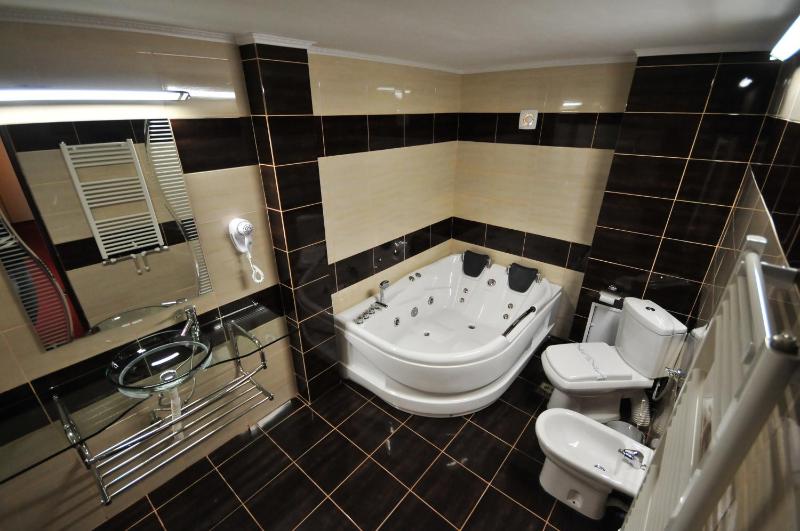 Superior Suite image 4