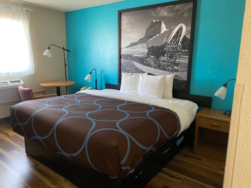 King Room with Bath Tub - Mobility Accessible/Non-Smoking image 2