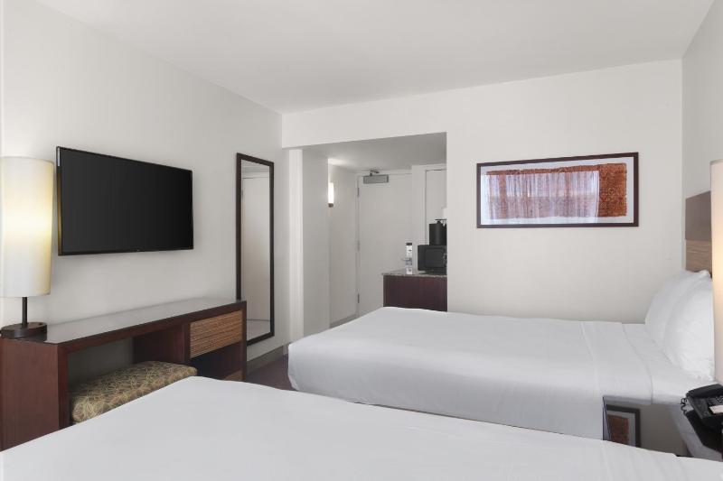 Standard Room Two Doubles image 3