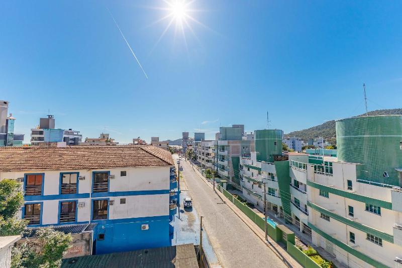 Excelente Localização a 200m da Praia de Bombinhas - image 14