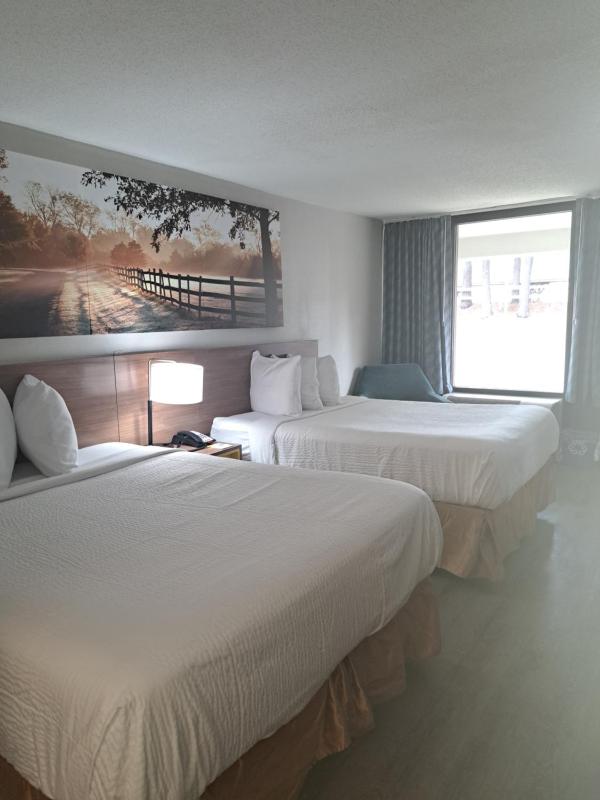 Double Room with Two Double Beds - Smoking image 3