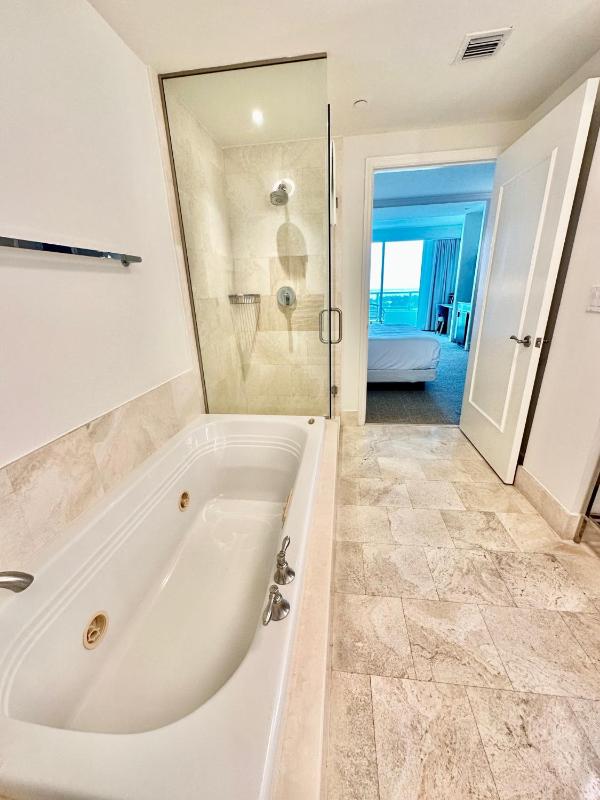 Fontainebleau Miami BeachTresor - image 20