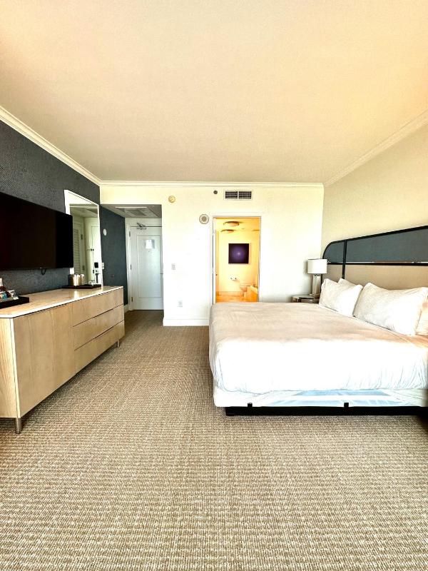 Fontainebleau Miami BeachTresor - image 25