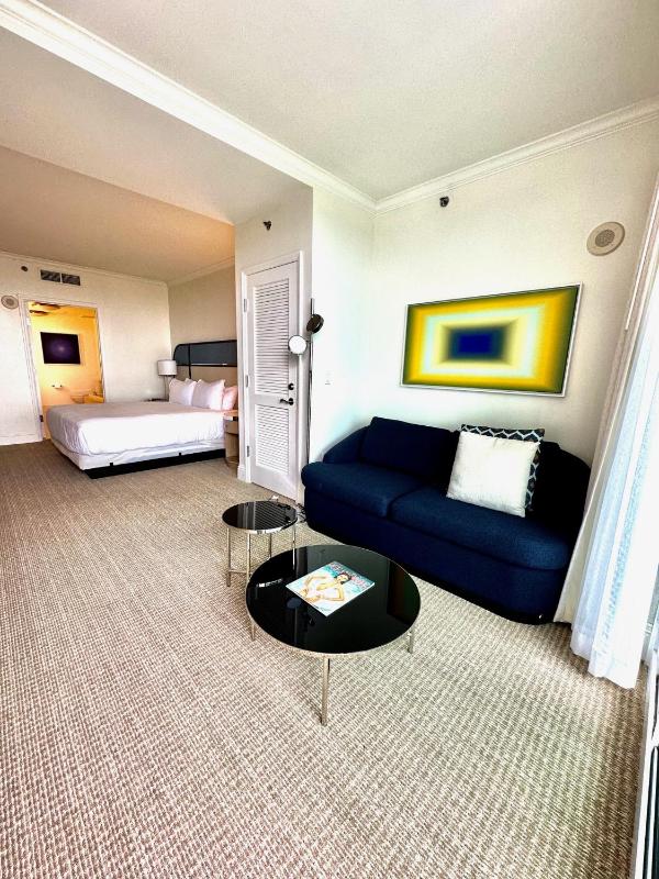 Fontainebleau Miami BeachTresor - image 12