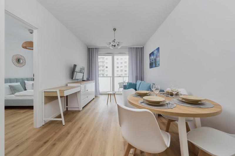 Blue Sky Apartment with Parking & Balcony by Noclegi Renters - image 4