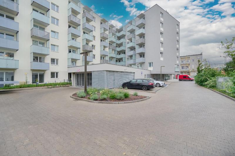 Blue Sky Apartment with Parking & Balcony by Noclegi Renters - image 23