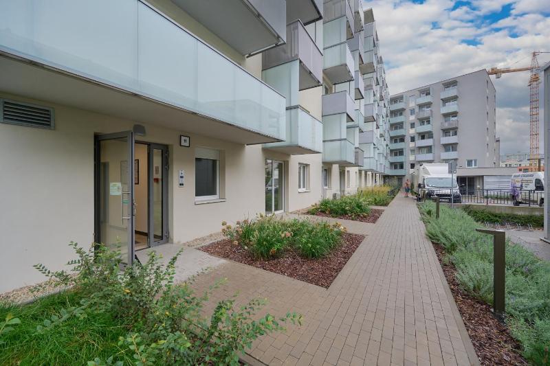 Blue Sky Apartment with Parking & Balcony by Noclegi Renters - image 6