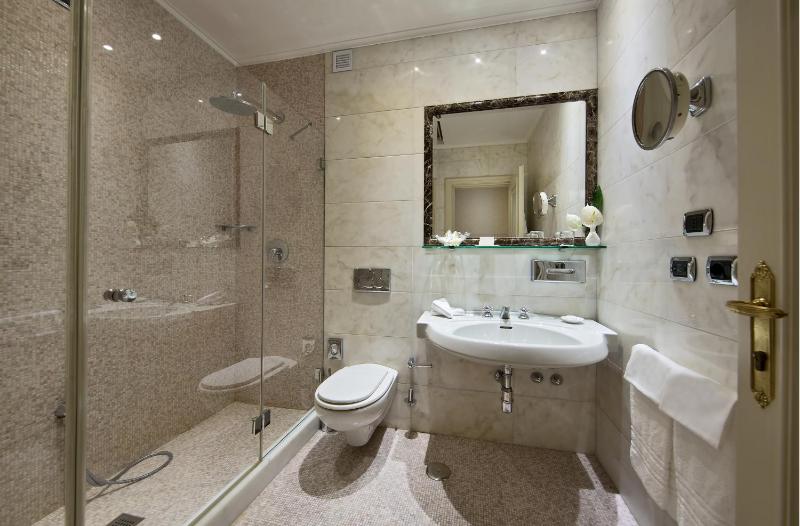 Superior Double Room image 4