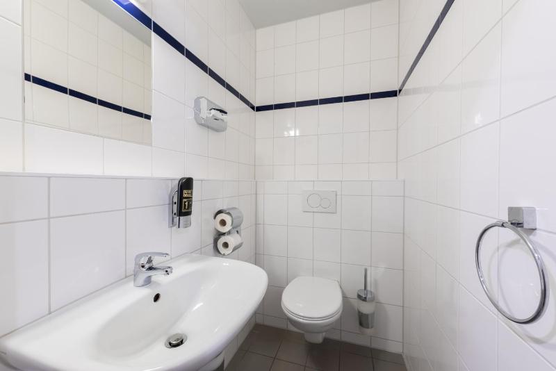 Single Room image 3