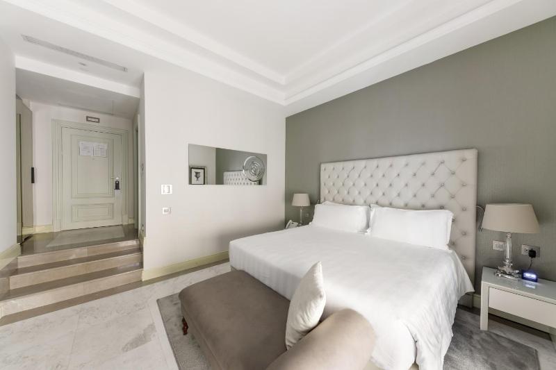 Prestige King Room image 4