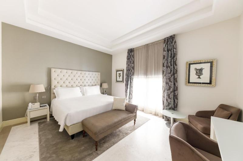 Prestige King Room image 3