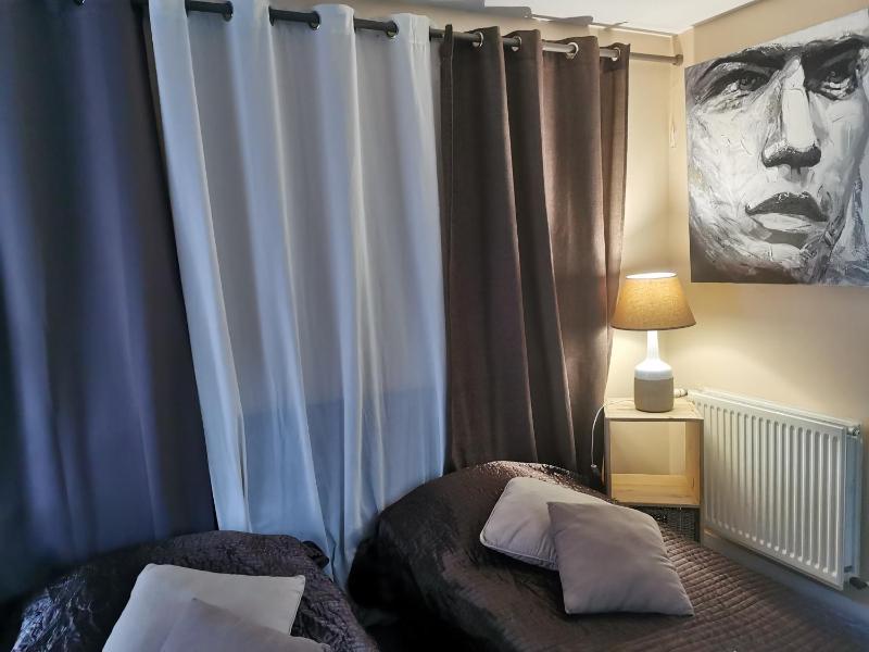 Twin Room with Private External Bathroom image 1