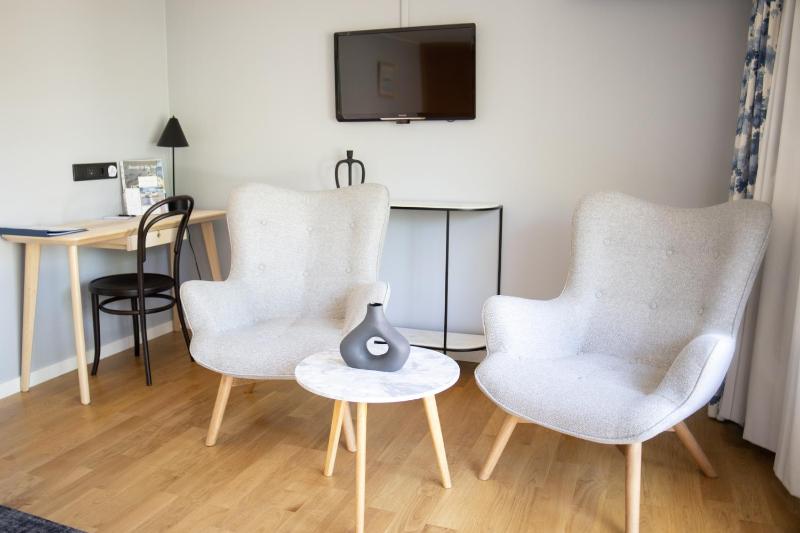 Double Room with Patio image 3