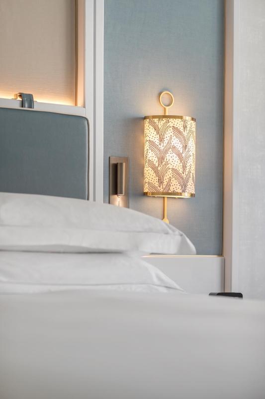 Superior King Room image 3