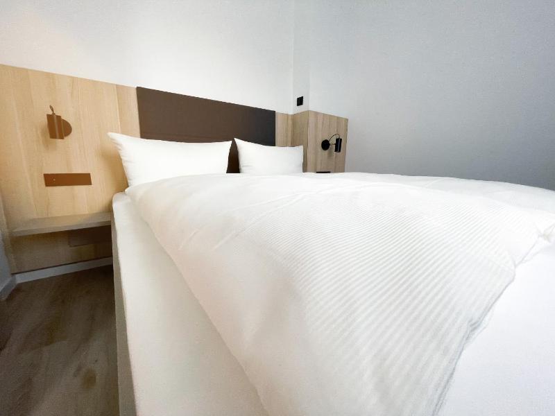 Double Room with Private Bathroom image 4