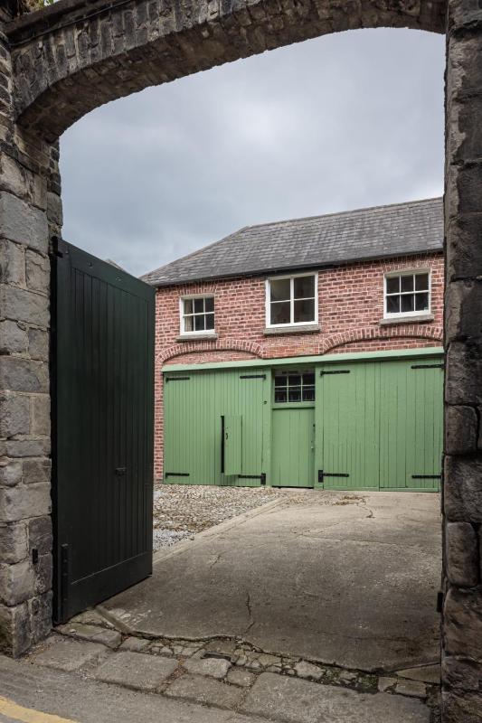 Merrion Mews - image 10