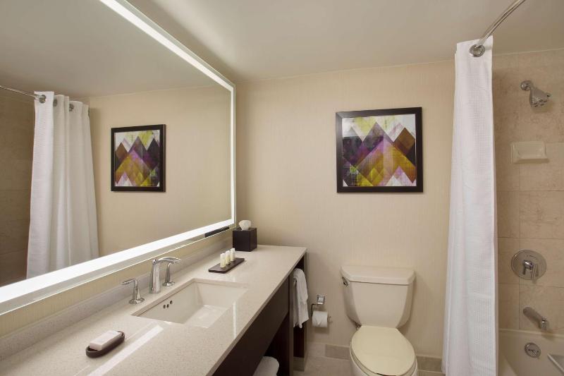 Executive King Suite - Non-Smoking image 2