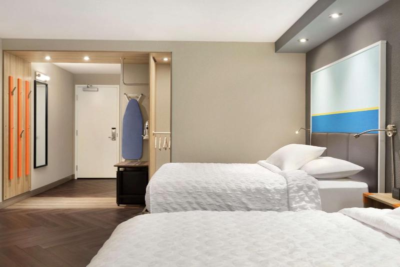 Queen Room with Two Queen Beds - Hearing Access image 1