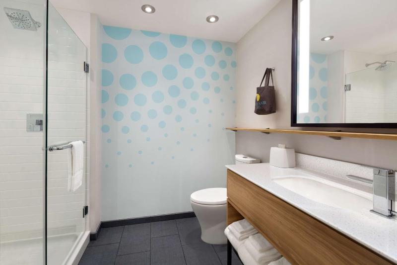 King Room image 2