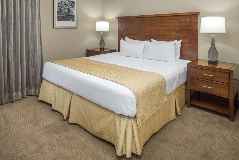 1 BEDROOM 1 KING SUITE ACCESSIBLE TUB image 3