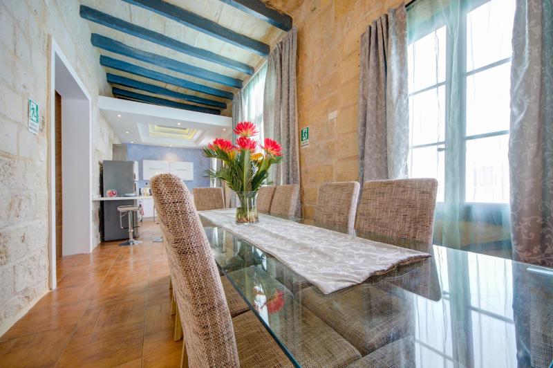 Valletta Waterfront Villa with Pool and Jacuzzi - image 9