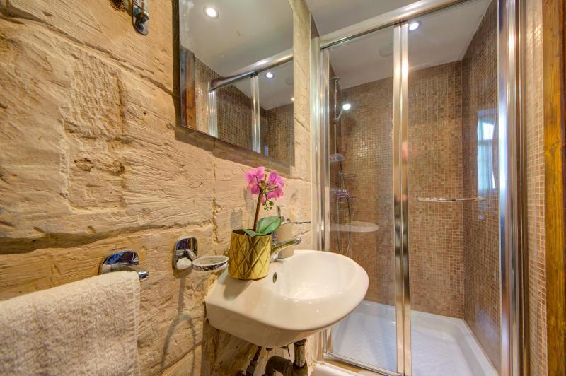 Valletta Waterfront Villa with Pool and Jacuzzi - image 6