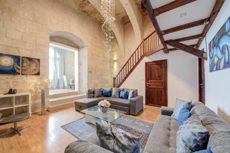Valletta Waterfront Villa with Pool and Jacuzzi - image 7