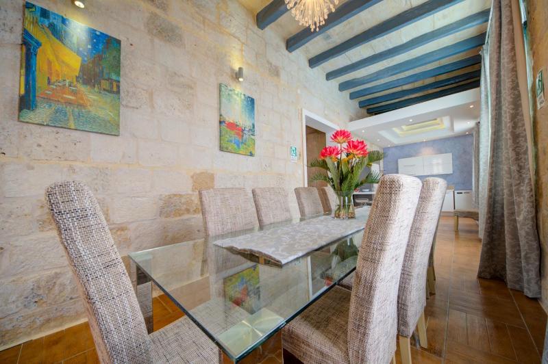 Valletta Waterfront Villa with Pool and Jacuzzi - image 10