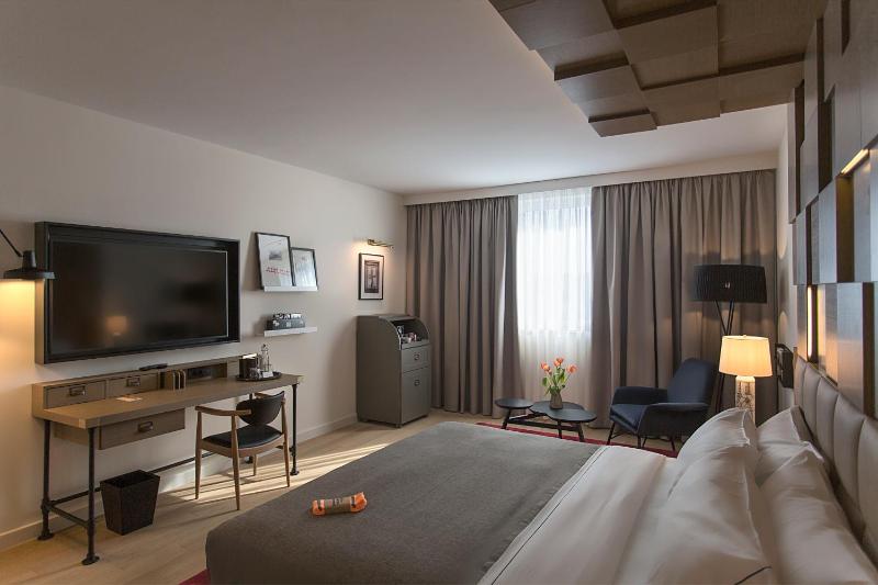 King Room image 4